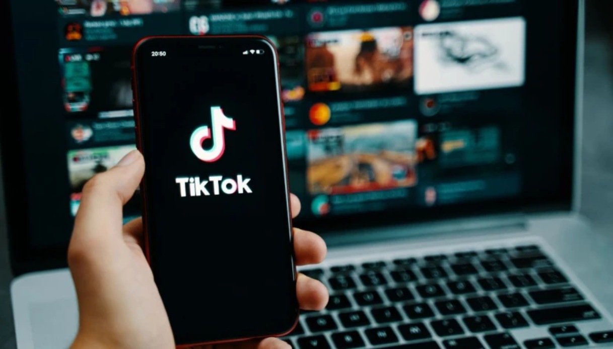 TikTok, allarme sul gioco autolesionista: di cosa si tratta
