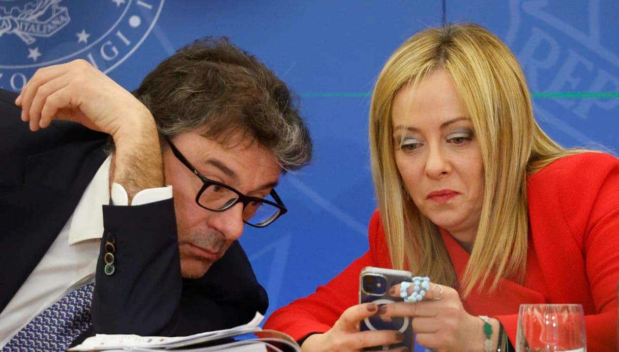 Allarme pensioni, rischiamo di non poterle pagare più. La mossa di Giorgetti