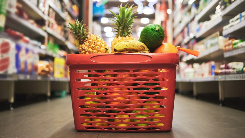 Stangata al supermercato, perché vola il prezzo della frutta