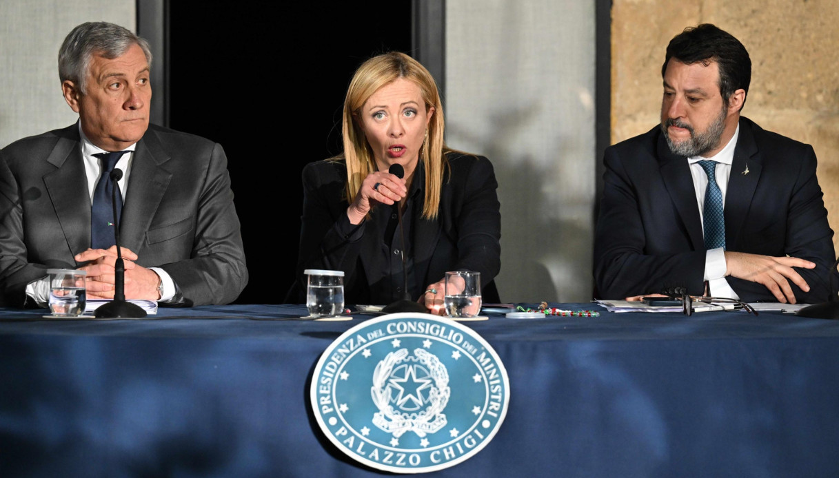 Migranti, nuove regole per entrare e restare in Italia: cosa cambia