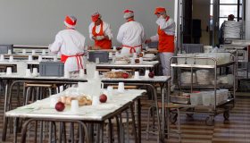 Bullone nel panino di un alunno a Milano: accuse alla mensa