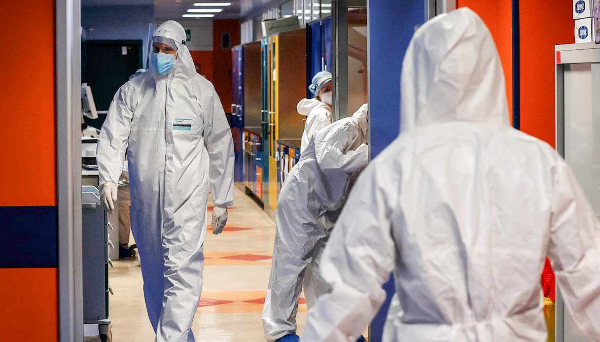 Allarme super batteri: 10 milioni di morti nei prossimi anni