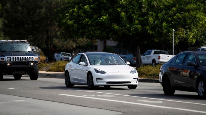 Spiavano gli automobilisti in auto: class action contro il colosso