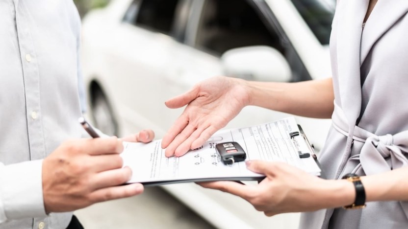 Assicurazione auto: 6 cose da fare subito per tagliare il prezzo
