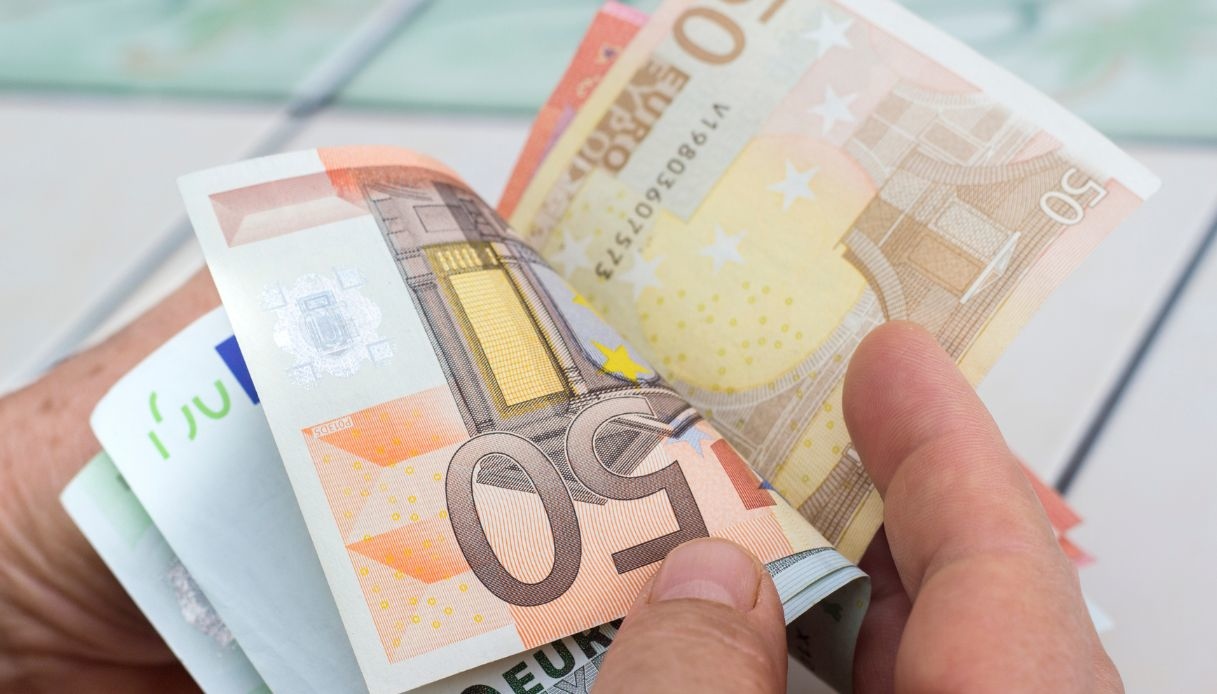 1 maggio e 25 aprile in busta paga: come vengono pagati i festivi