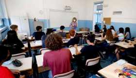 Scuola, assunzioni straordinarie e aumenti: il piano Valditara