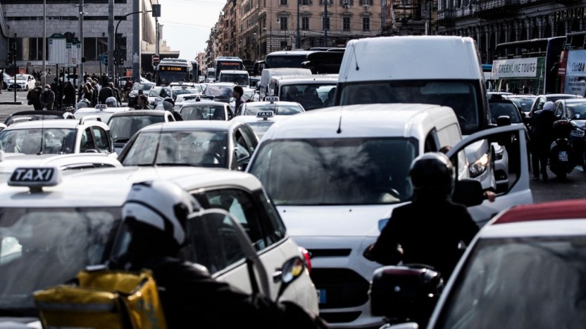 Bollino rosso a Pasqua e Pasquetta: come evitare il traffico