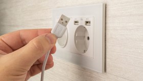 Attenzione al juice jacking: come funziona la nuova truffa