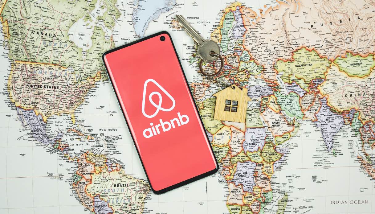 Airbnb lancia un nuovo servizio, che però a molti non piace