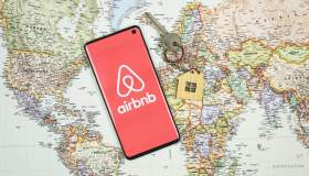 Airbnb lancia un nuovo servizio, che però a molti non piace