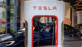 Cos’è una strada elettrica, ricarica l’auto in movimento: c’è anche in Italia