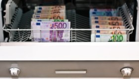 Risparmiare in bolletta con la lavastoviglie: cos’è il trucco dello sportello