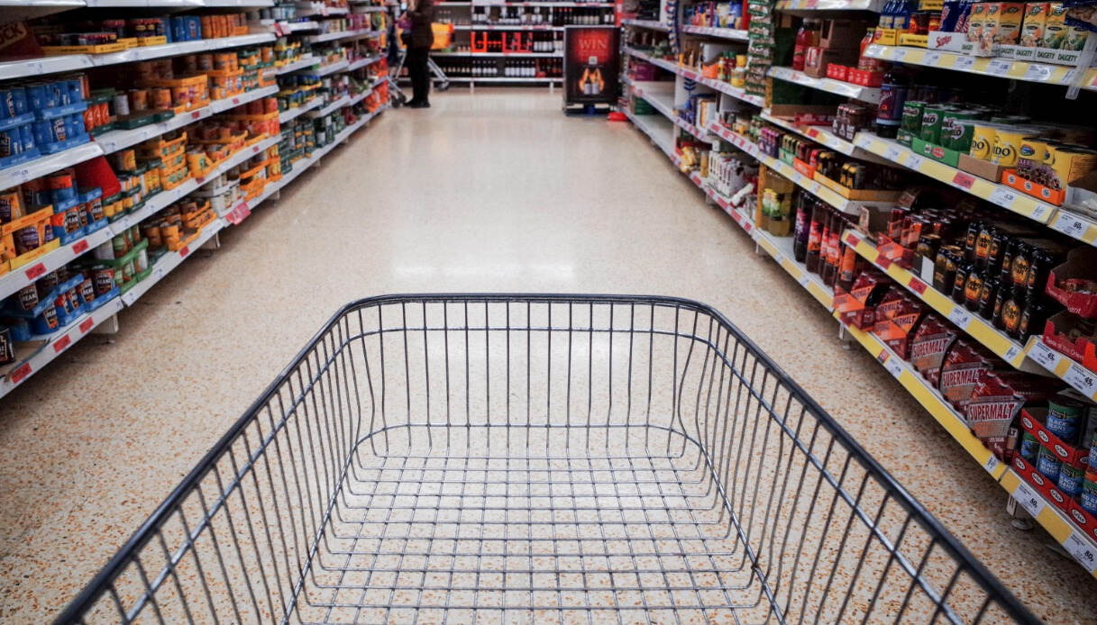Prezzi sempre più alti e carrelli sempre più vuoti: cosa succede