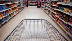 Prezzi sempre più alti e carrelli sempre più vuoti: cosa succede