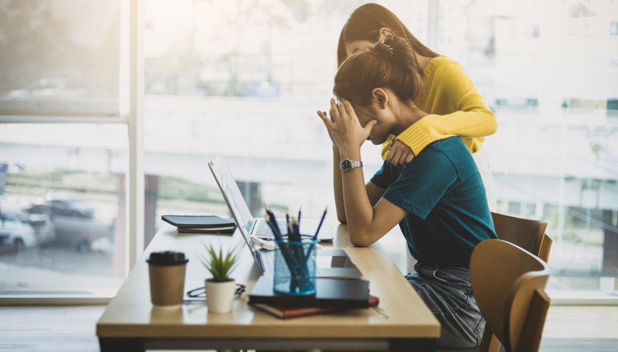 Lavoro, troppe call e mail: quanti giorni “sprechiamo”