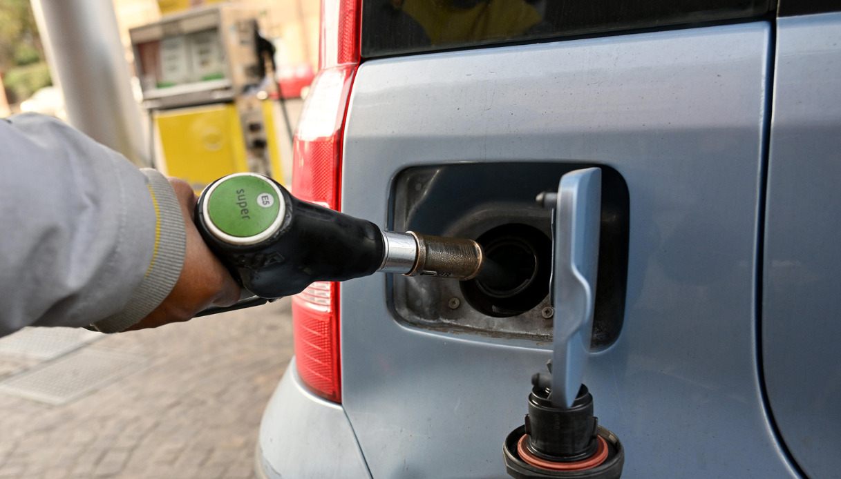 Benzina, conviene farla ora? Quanto costa il pieno