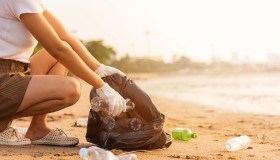 Spiagge italiane sommerse dalla spazzatura: la top10 dei rifiuti