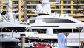 La burocrazia affonda le navi italiane: è fuga all’estero