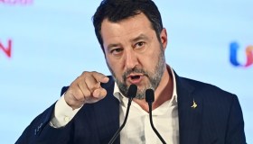 L’assurda polemica per le croci in montagna