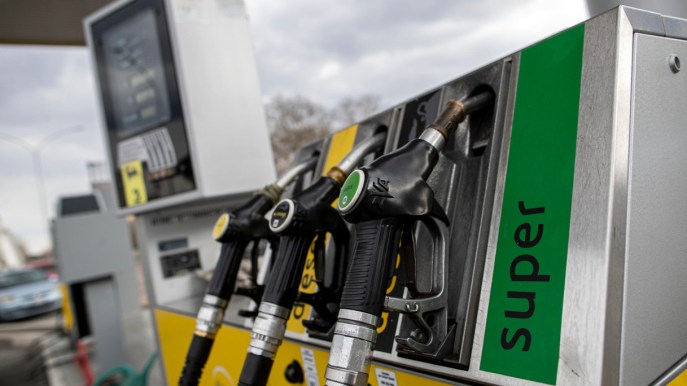 Prezzi benzina, cosa succede ora: si cambia di nuovo