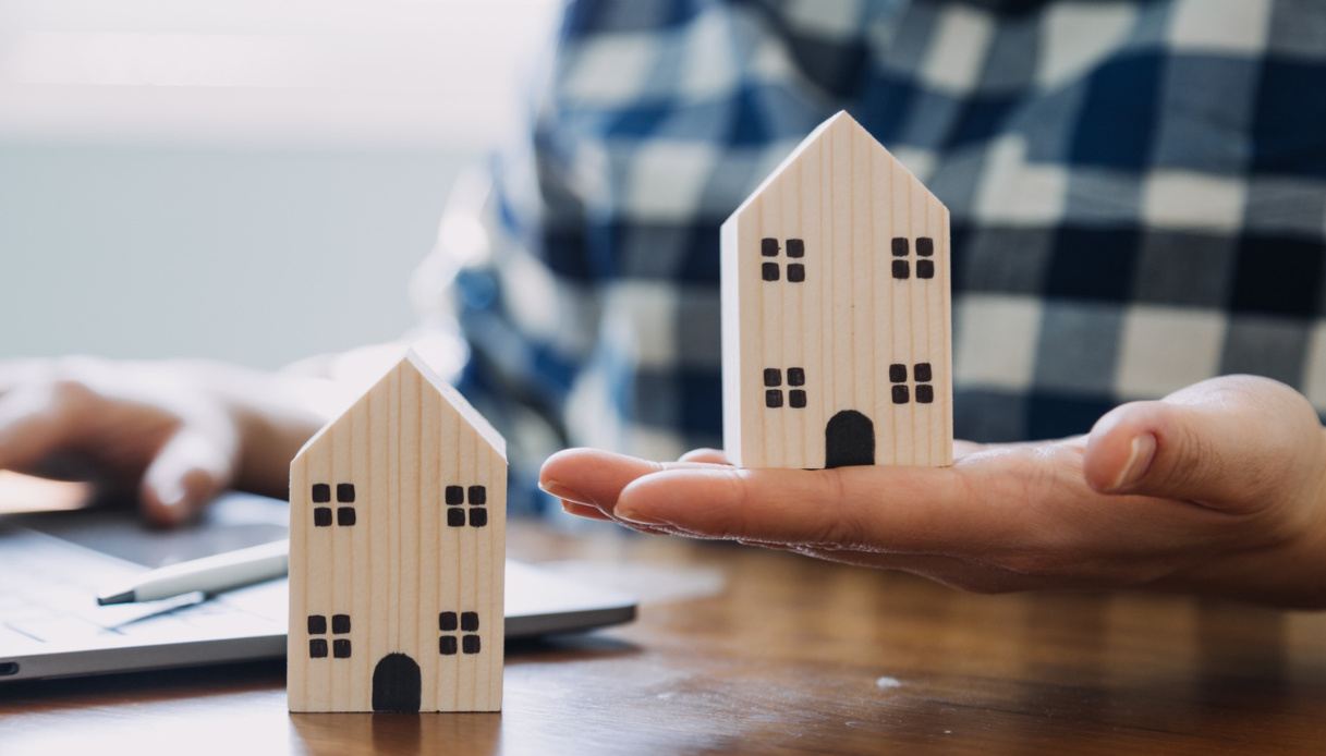 Rivoluzione per chi compra casa: addio notaio, basta la scrittura privata