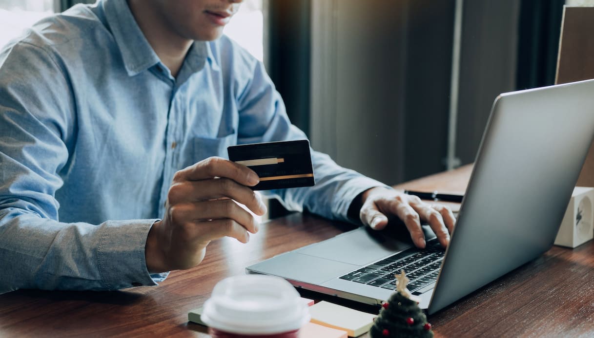 Hai un conto all’estero? Quando dichiararlo e cosa succede se non lo fai