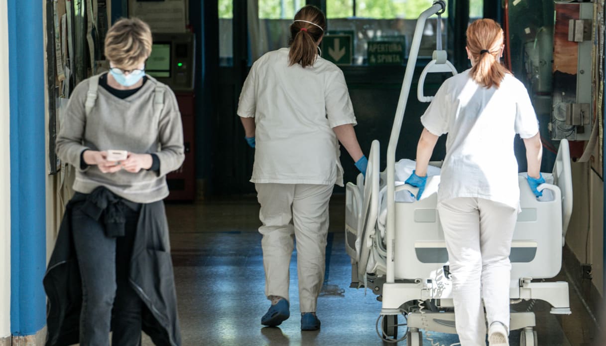 Allarme infermieri, l’idea del ministro: rinforzi dall’India