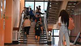 Scuola, scattano gli aumenti di stipendio per i docenti: le cifre