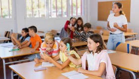 Addio smartphone a scuola: dimostrati squilibri emotivi