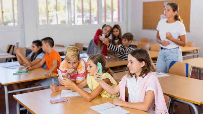 Addio smartphone a scuola: dimostrati squilibri emotivi