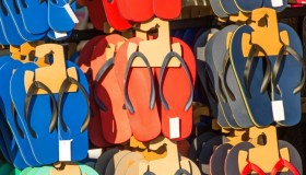 Sequestrate più di 4mila infradito prodotte con materiali rischiosi per la salute