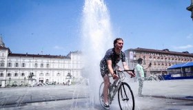 Caldo e temporali, Italia spaccata in due: la guida della Croce Rossa