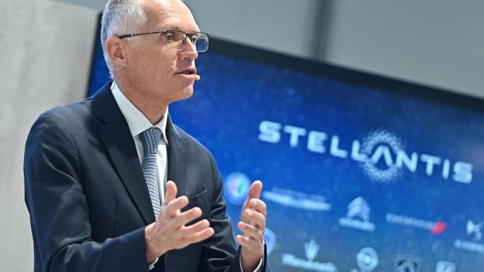 L’ipotesi di nozze fra Stellantis e Renault: secca smentita di Elkann