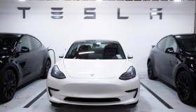 Tesla “craccata”, i pacchetti a pagamento ora sono gratis