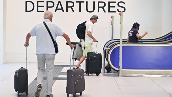 La truffa dei voli illimitati a 2 euro corre sui social