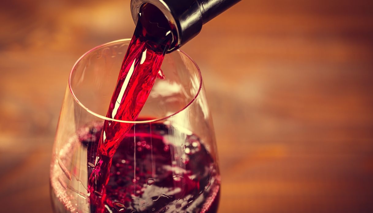 Abbiamo un problema con il vino italiano: l’allarme