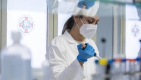 Covid, la nuova variante che spaventa il mondo arriva in Italia