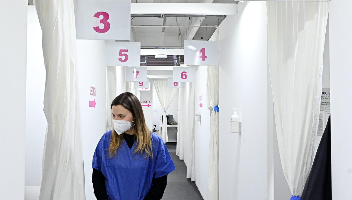 Il Covid è tornato, a ottobre il nuovo vaccino. Chi dovrà farlo