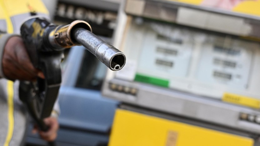 Benzina, ancora impennata ad agosto: dove costa meno