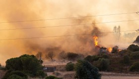 Incendi in Sardegna, case evacuate e gravi danni: la situazione