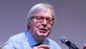 Perché l’espressione “capra!” è associata a Vittorio Sgarbi