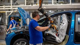 Produzione industriale, in Italia resta debole