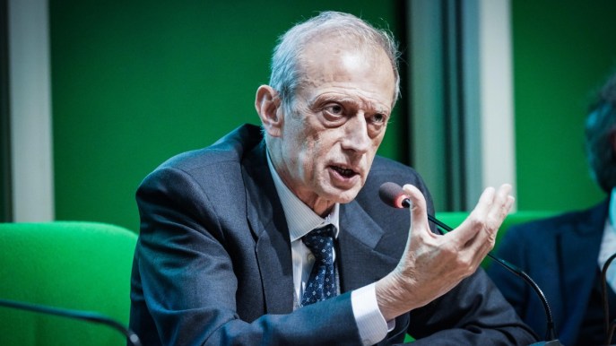 Stipendi d’oro in Parlamento, Fassino riapre la polemica