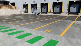 Segnaletica di sicurezza aziendale e pavimenti industriali