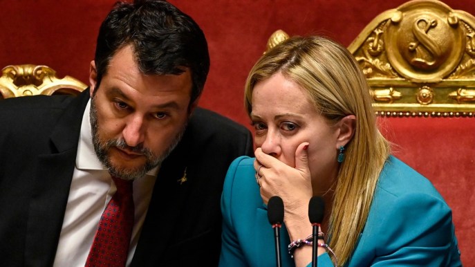 Benzina a 2 euro, bufera Meloni: la promessa mancata di Salvini