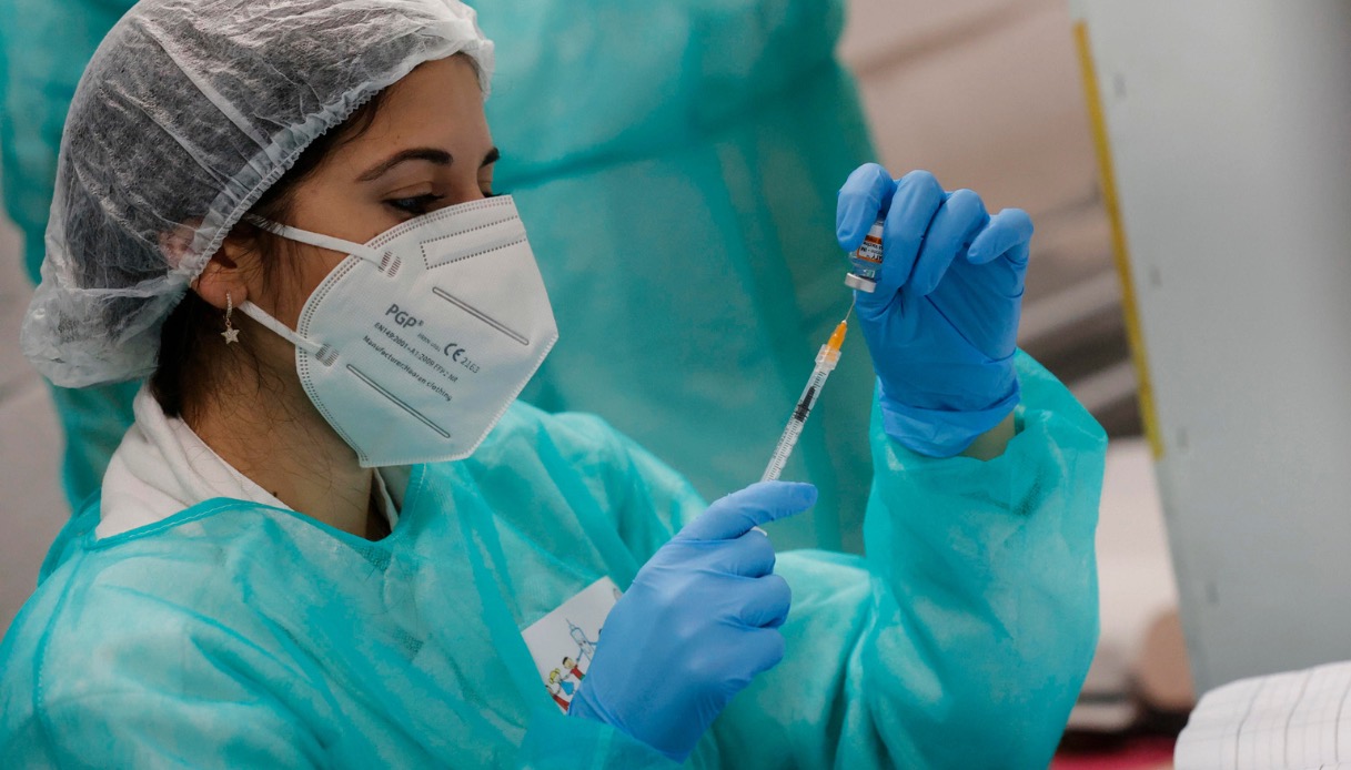 Covid, i vaccini iniziano prima: dove fare la dose