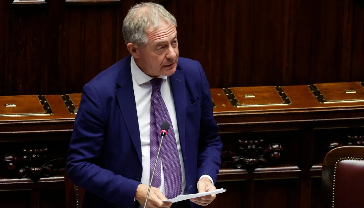 Incentivi auto, il ministro Urso annuncia un nuovo piano per il 2024