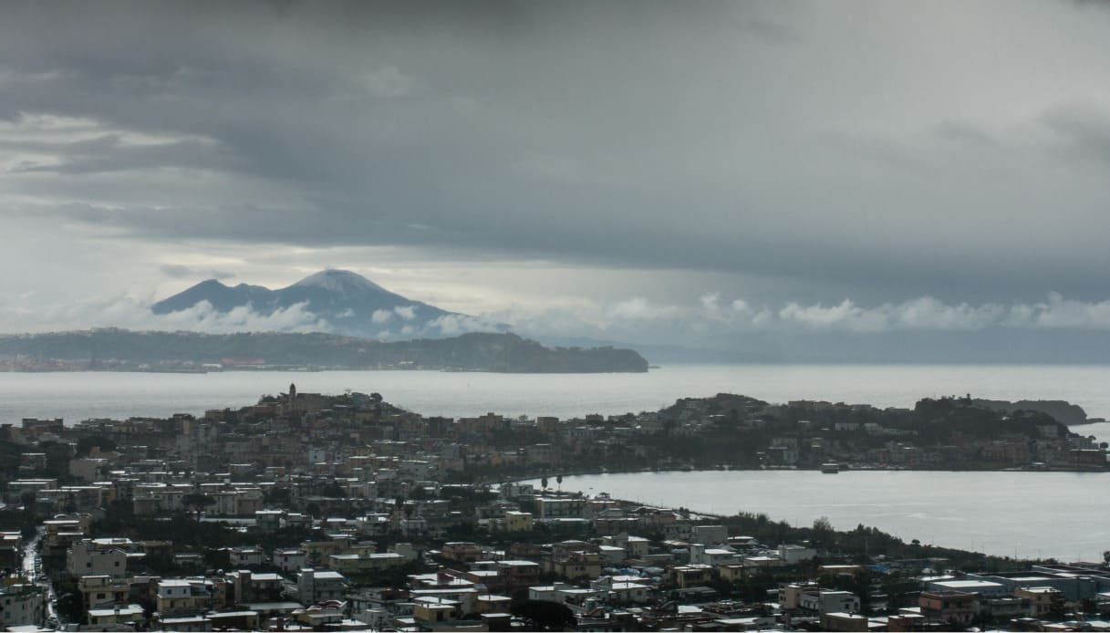 Terremoti, cos’è il fenomeno che sta sconvolgendo i Campi Flegrei