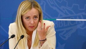 Meloni lancia il “modello Caivano”: più repressione per i baby criminali