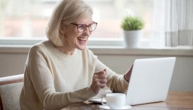 Pensioni, spunta la novità dell’Ape Donna: via già a 61 anni